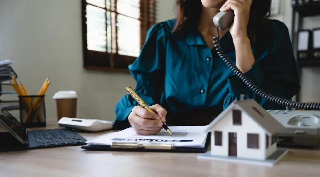 Broker speaking with a client by phone