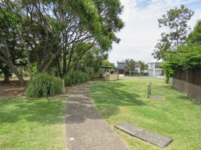 Stanley Richardson Place Park (road reserve)