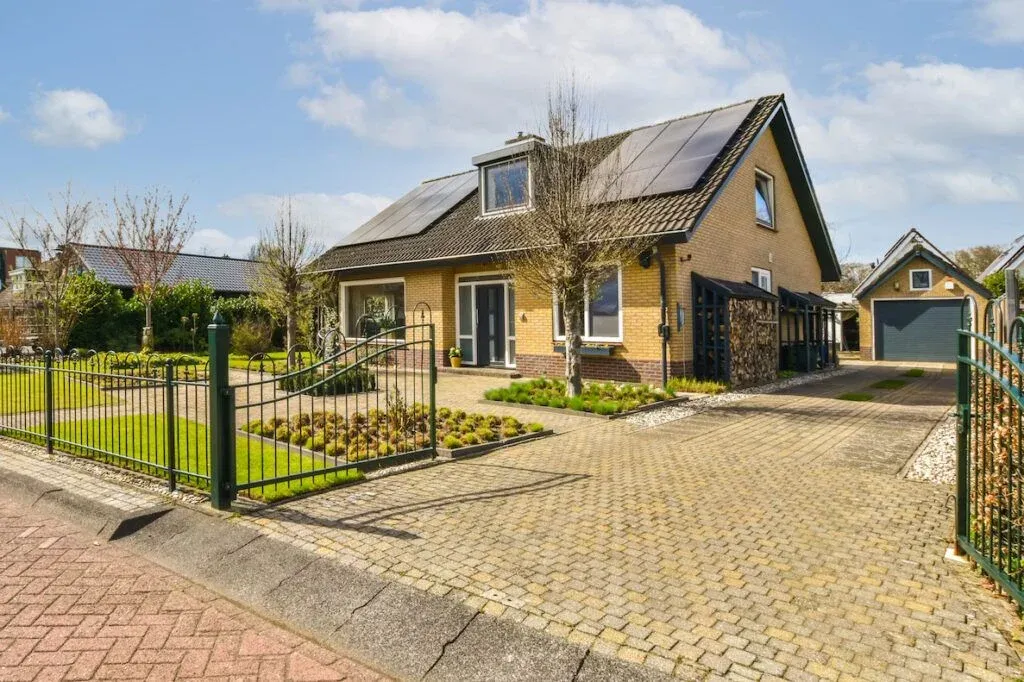 how to buy a house - check listing photos